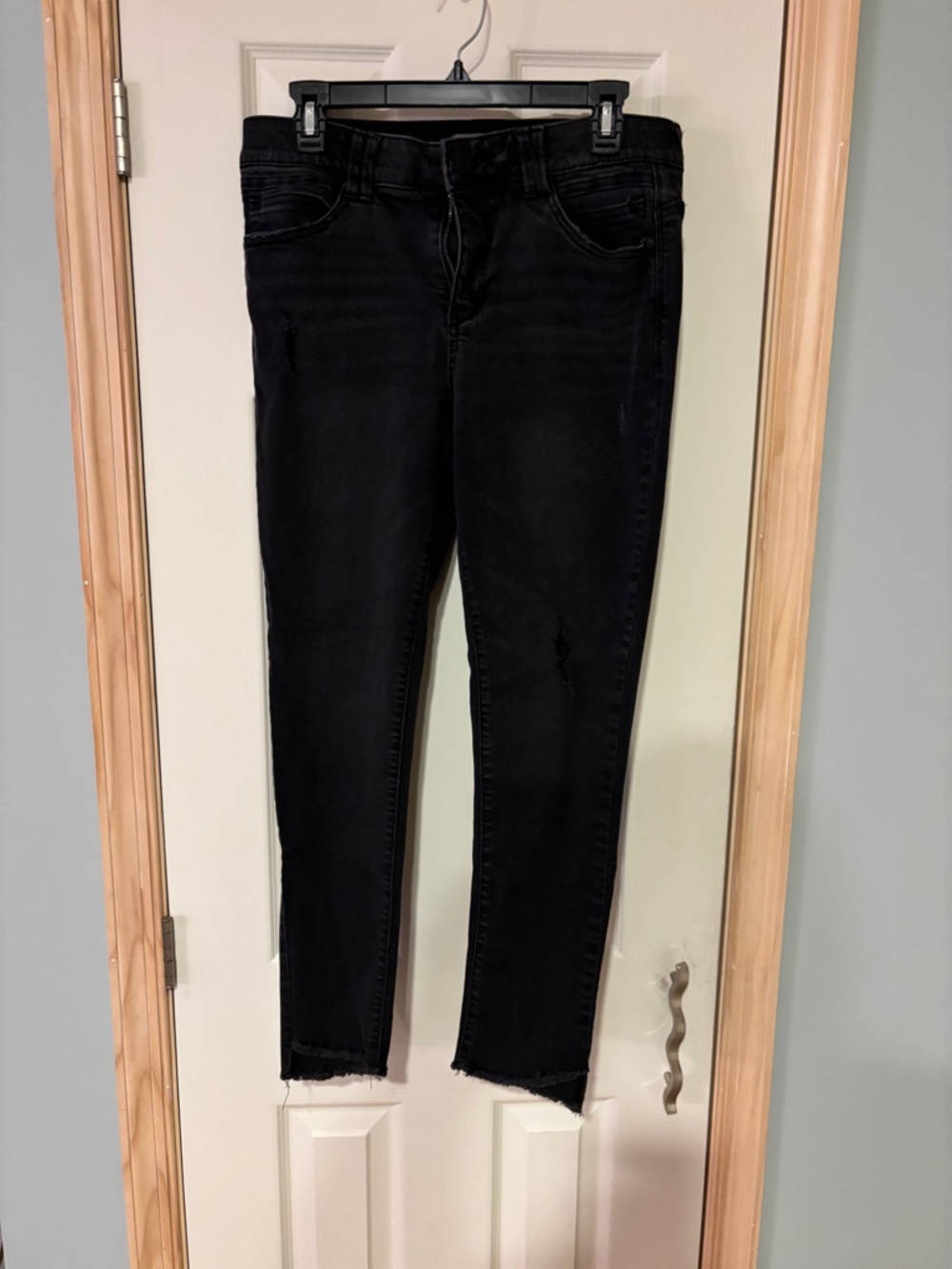 Democracy Ab Technology Skinny Jeans Women's Size 10 Black, distressed, Stretch